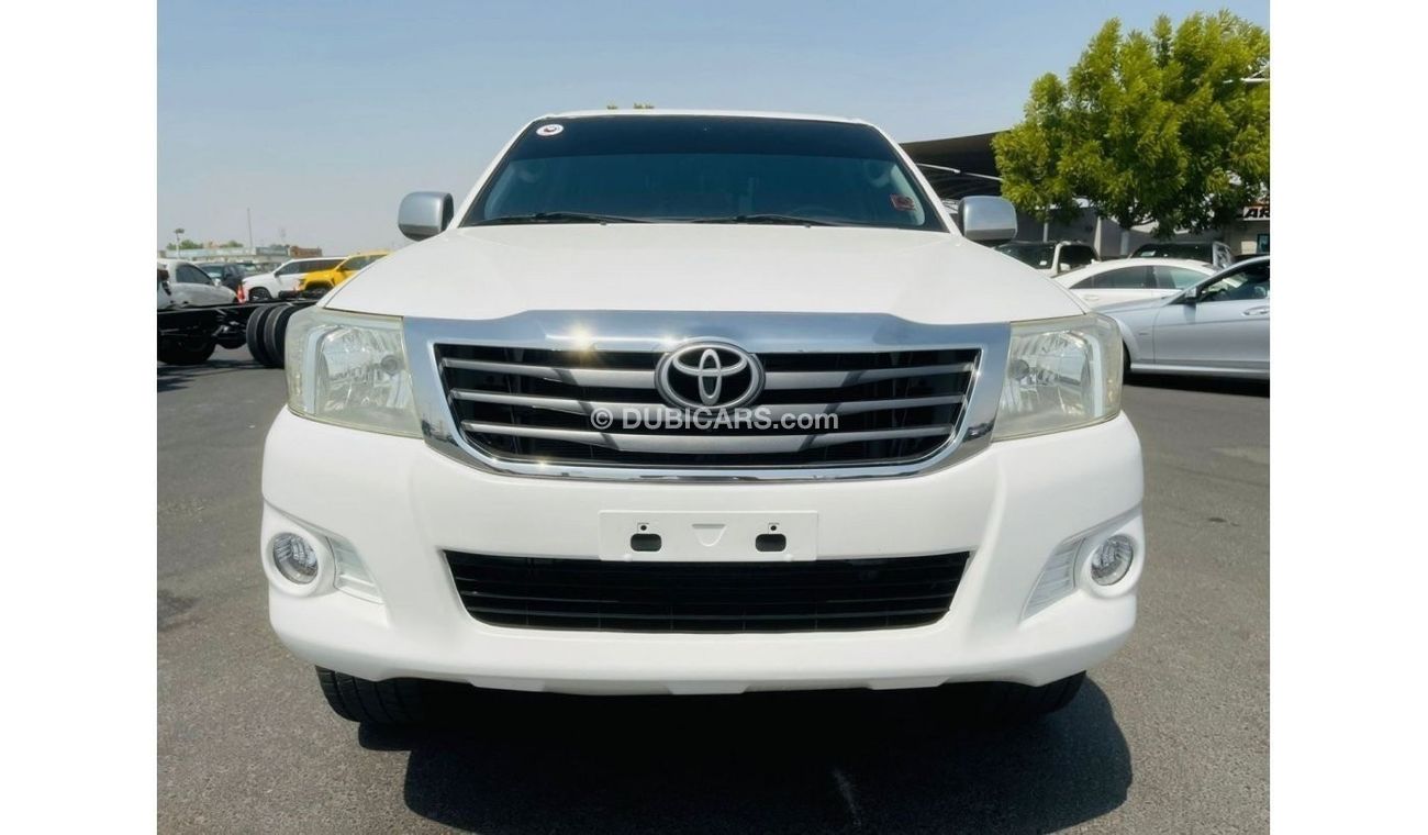 Toyota Hilux 2500CC DIESEL | GCC SPECS | LEFT-HAND-DRIVE | SIDE SKIRTS | KEY START | TINTED WINDOWS