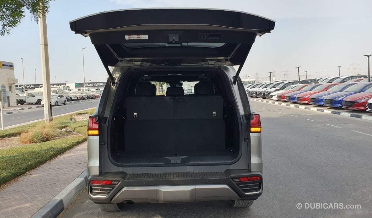 Lexus LX600 English