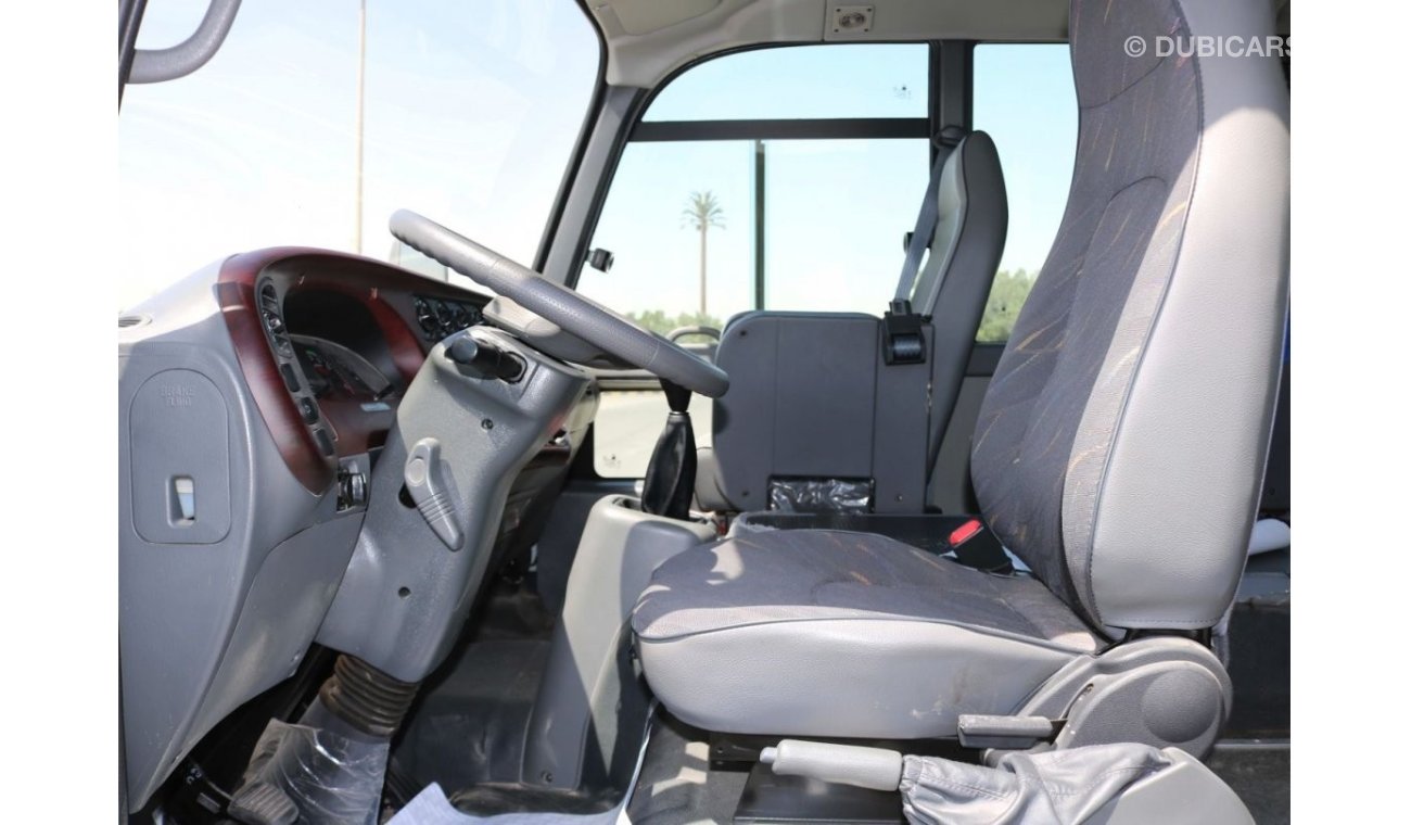 هيونداي كونتي 2015 | New Condition | Hyundai County Bus |  A/C - 30 Seater - DSL - Low Mileage | GCC SPECS