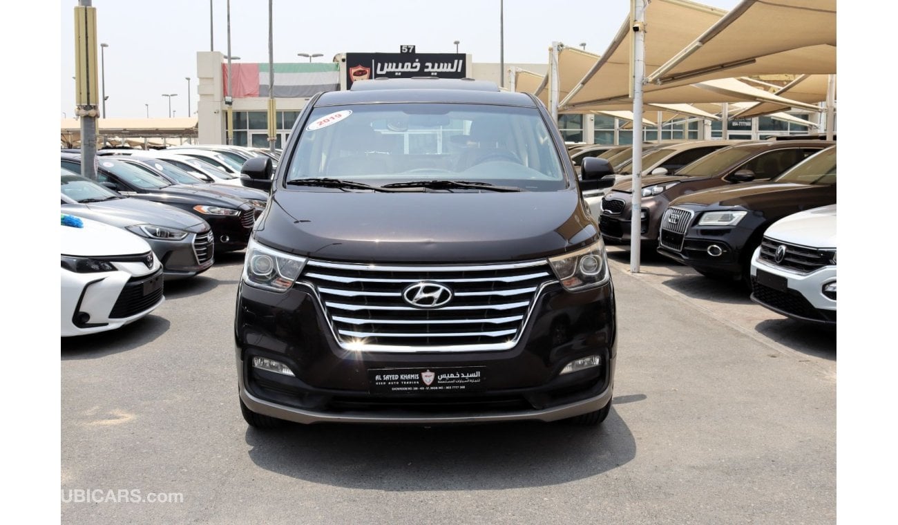 Hyundai H-1 Mid ACCIDENTS FREE - GCC - FULL OPTION - SUNROOF - AUTOMATIC GEAR - PERFECT INSIDE OUT