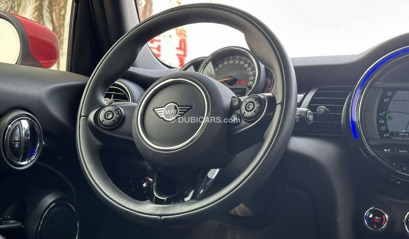 Mini Cooper Std 5-Doors | 1.5L | GCC | Under Warranty