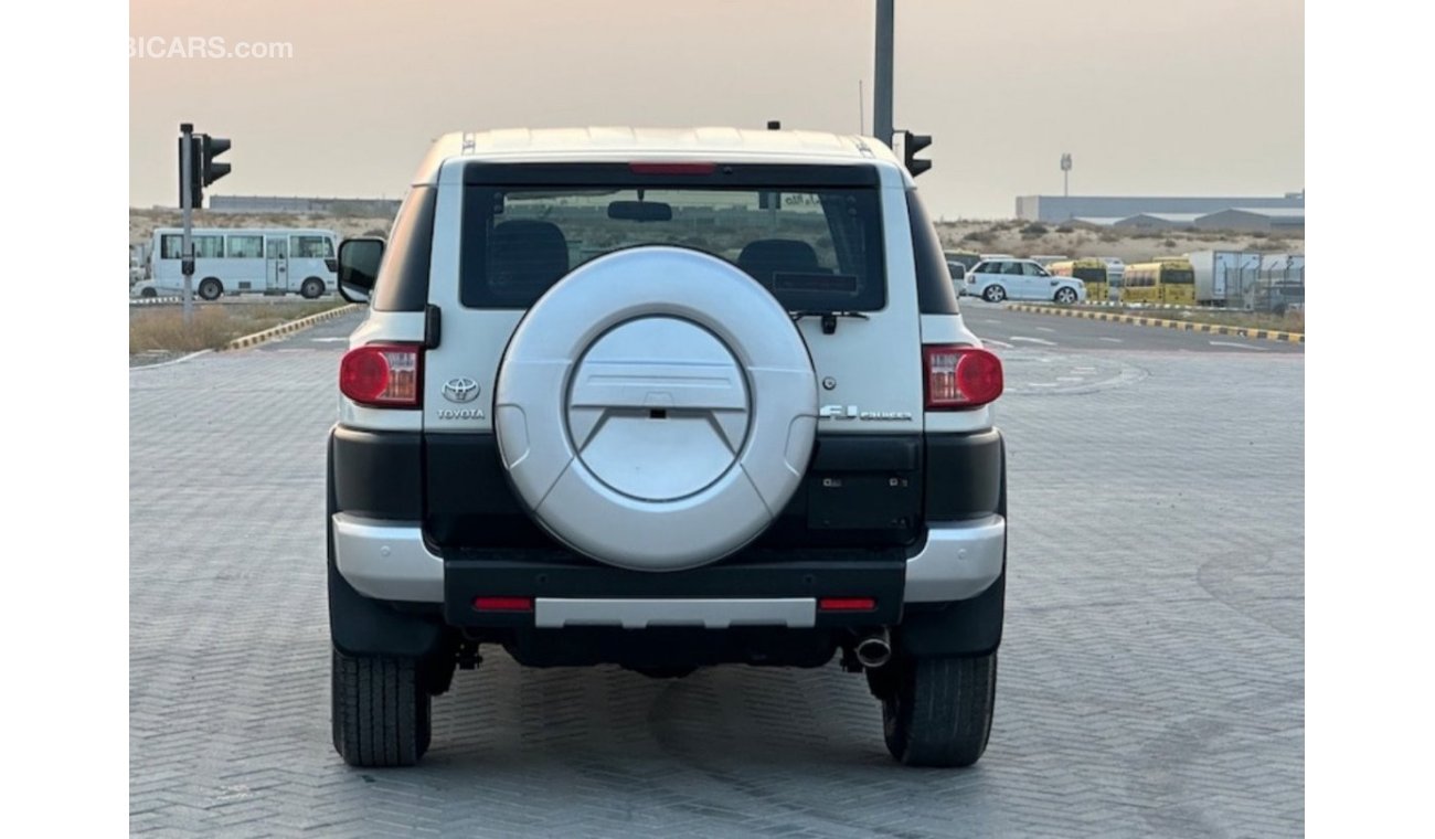 تويوتا إف جي كروزر Toyota FJ Cruiser 2022 GCC Petrol left hand Drive very excellent