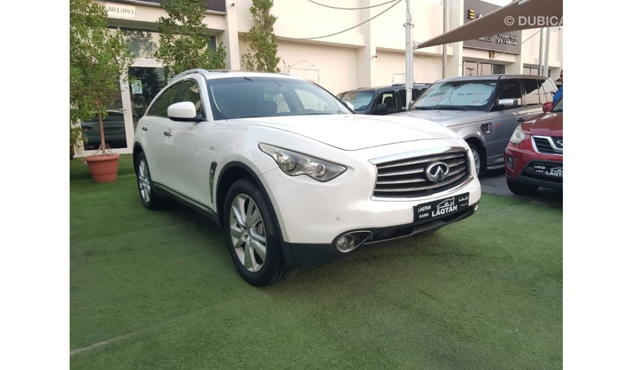 Infiniti FX35 Model 2012 Gulf white color number one, full option, in excellent condition, you do not need any exp