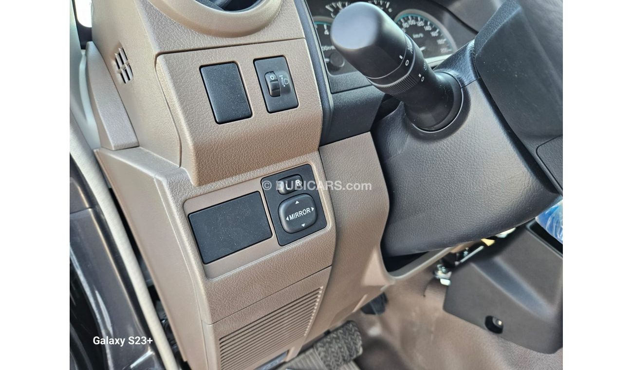 تويوتا لاند كروزر بيك آب 4.0L A/T Double Cabin