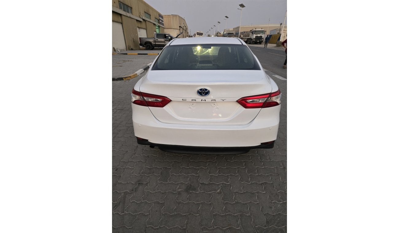 Toyota Camry middle