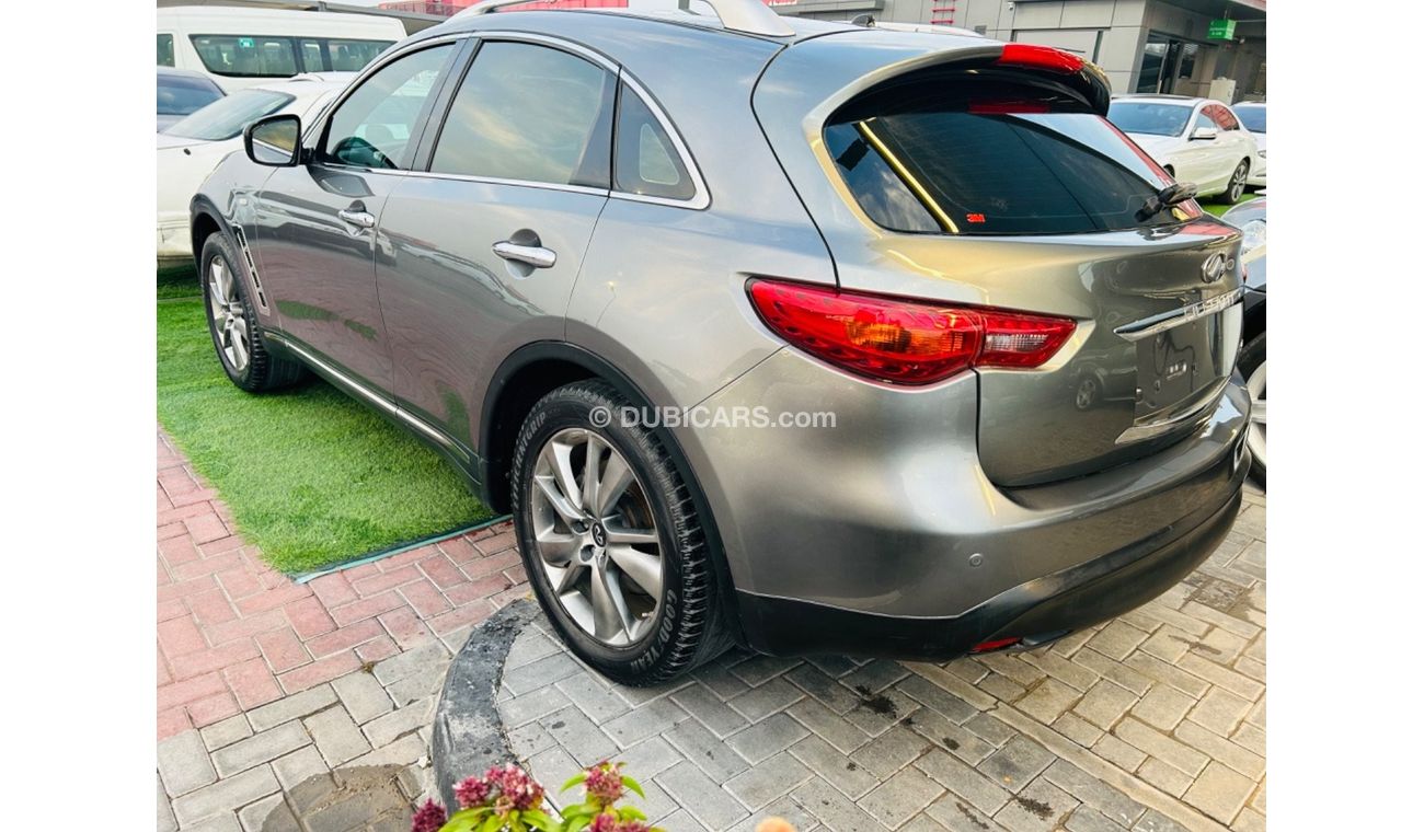 Infiniti QX70