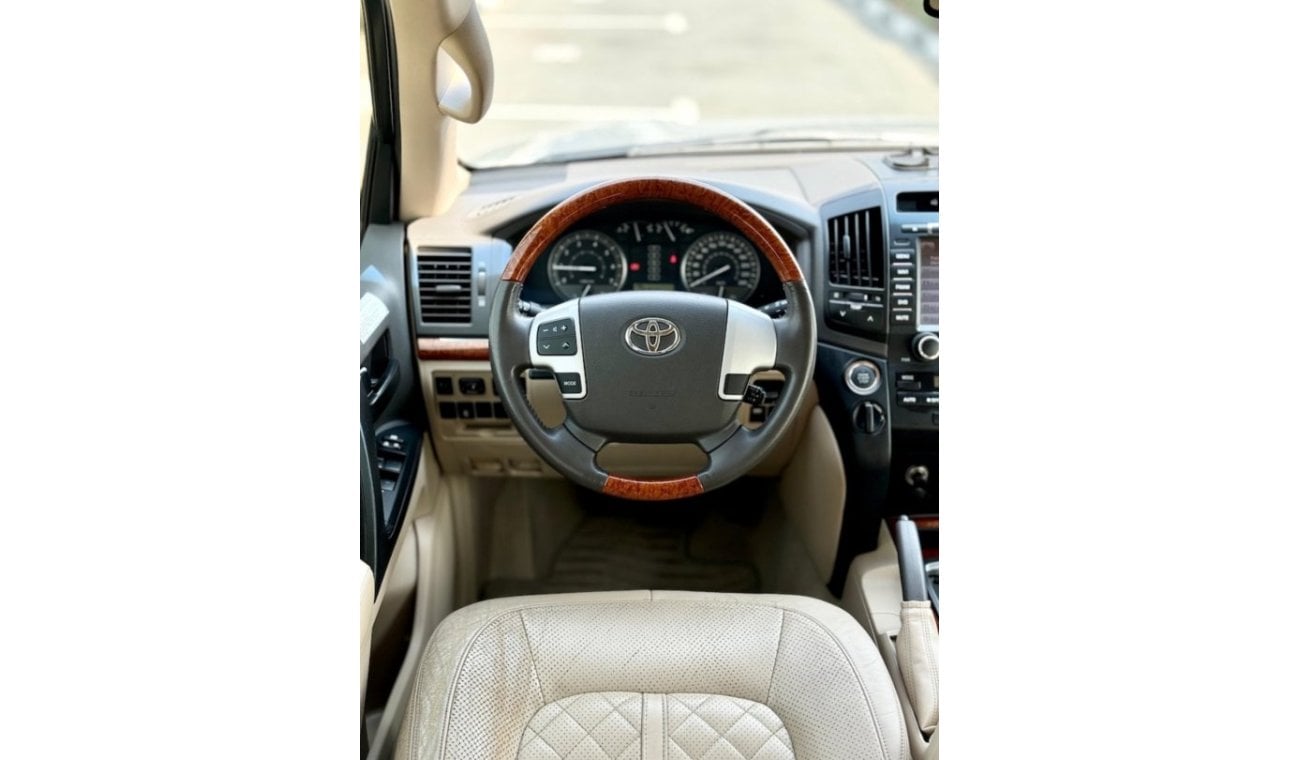 تويوتا لاند كروزر Toyota landcuriser 2015 GXR V6 full option petrol left hand drive clean condition