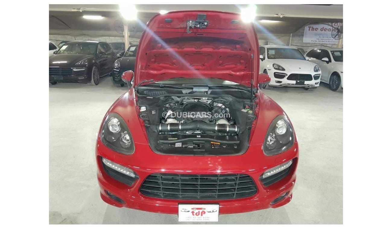 Porsche Cayenne PORSCHE CAYENNE GTS 4.8L 2013, WITH GTS INTERIOR PACKAGE, SPORTS CHRONO PACKAGE AND MORE..