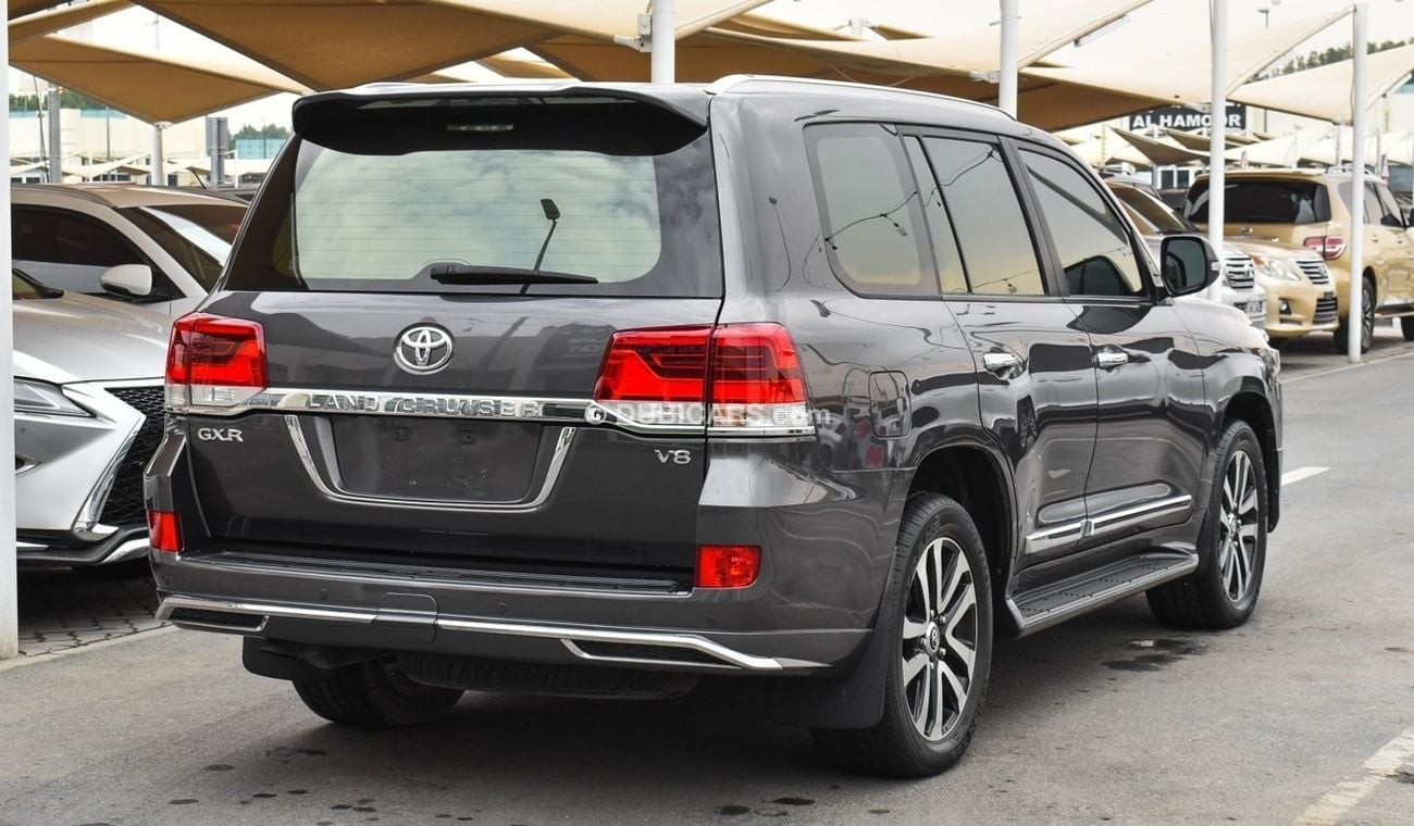 Used Toyota Land Cruiser GXR V8 2018 for sale in Dubai - 673700