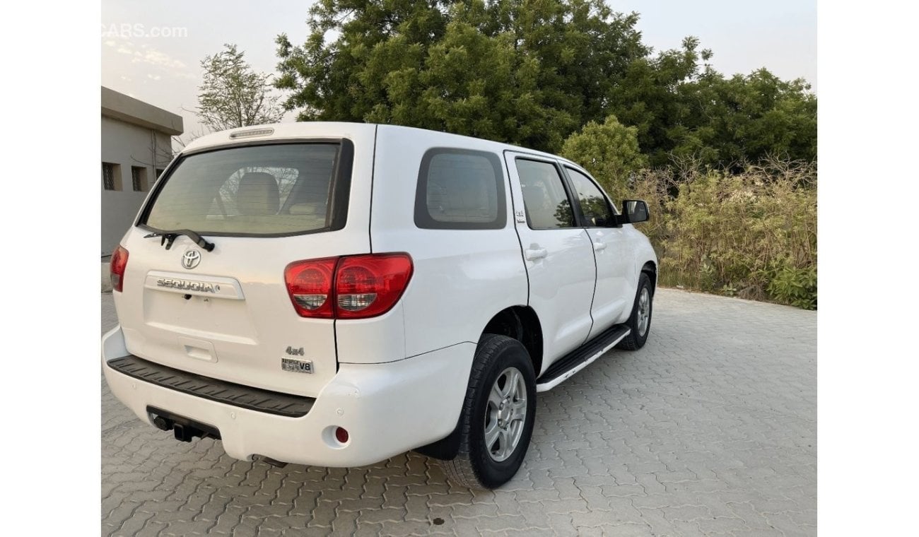 Toyota Sequoia Limited Toyota Sequoia   MODEL 2012  V8     L5,7   Excellent Condition (GCC  _ SPEC) - VERY GOOD CON