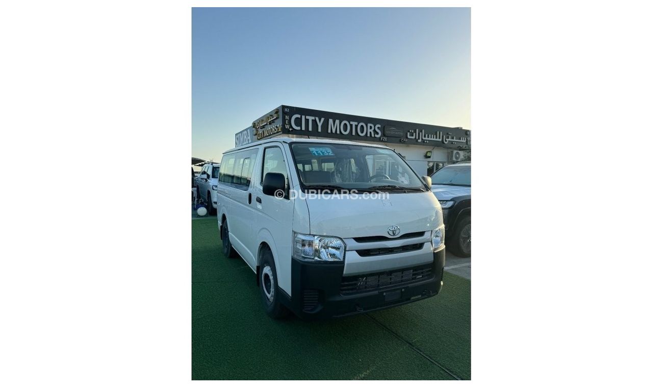 Toyota Hiace Toyota haice 3.0 Deisel Engine 15 seater  White color Interior black