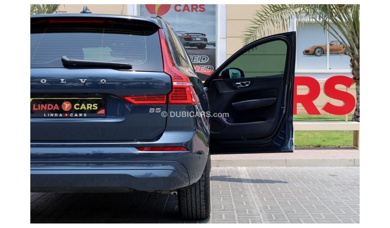 فولفو XC 60 Volvo XC60 B5 Momentum 2022 GCC under Agency Warranty and Service Contact with Flexible Down-Payment