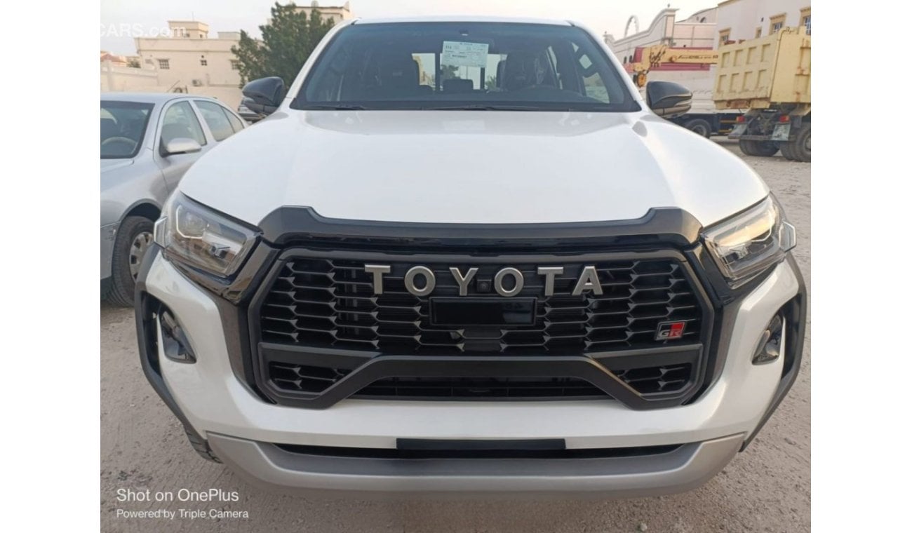 تويوتا هيلوكس GR Sport 4.0L V6 petrol