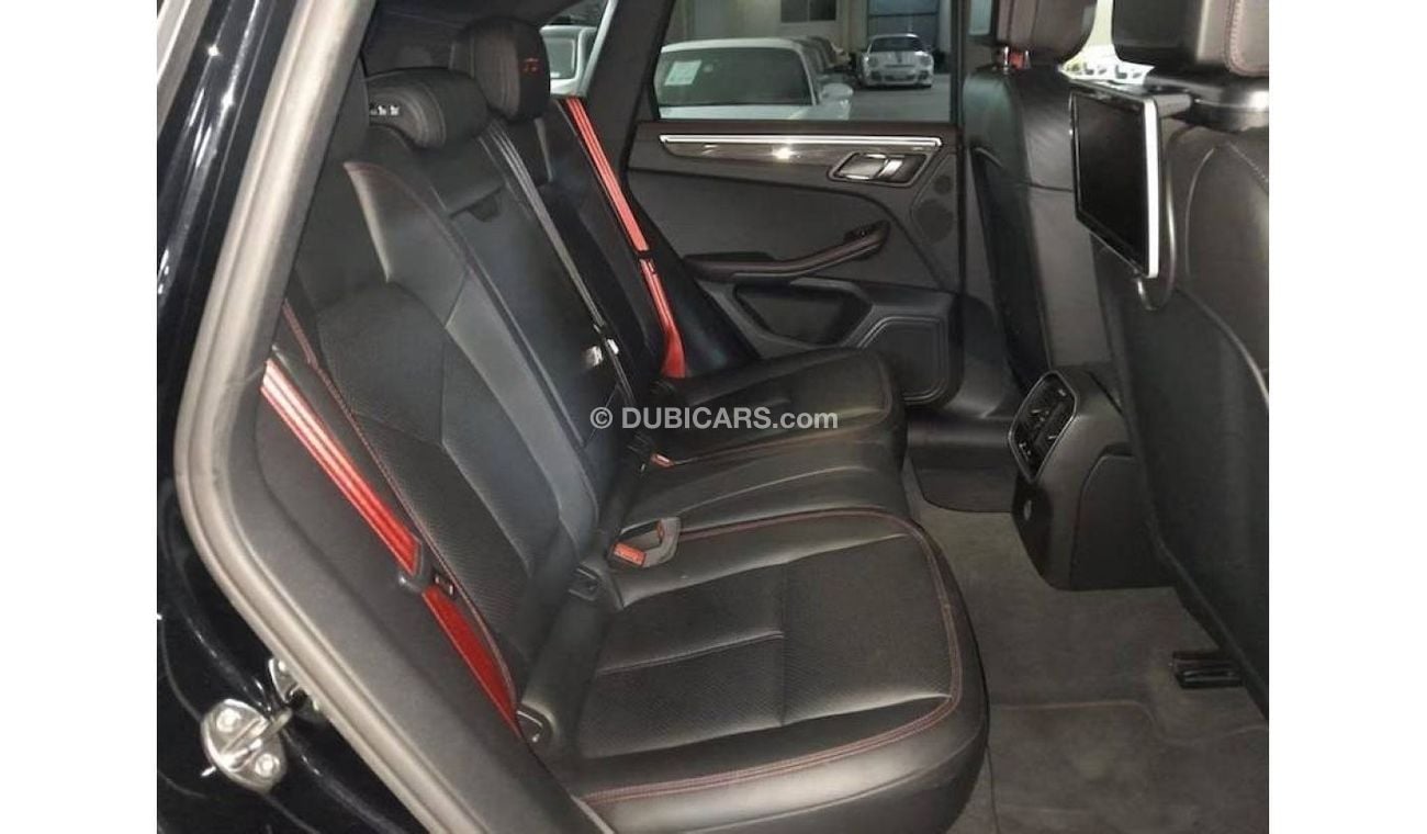 بورش ماكان GTS 3.0L (360 HP) PORSCHE MACAN GTS 3.0L 2017 CARBON AND GTS INTERIOR, SPORTS CHRONO PACKAGE, SPORTS