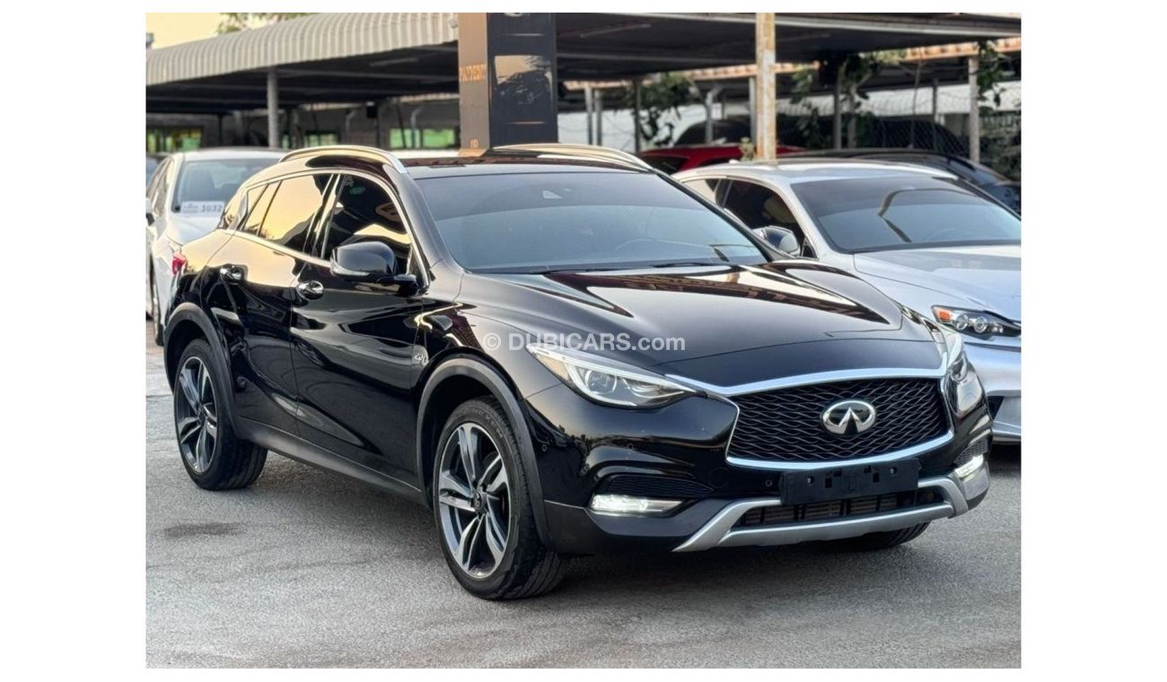 إنفينيتي QX30 لاكجري