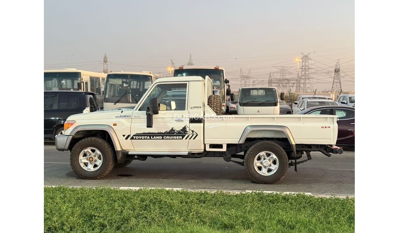 تويوتا لاند كروزر بيك آب Toyota LC pick up model 2014 diesel engine RHD