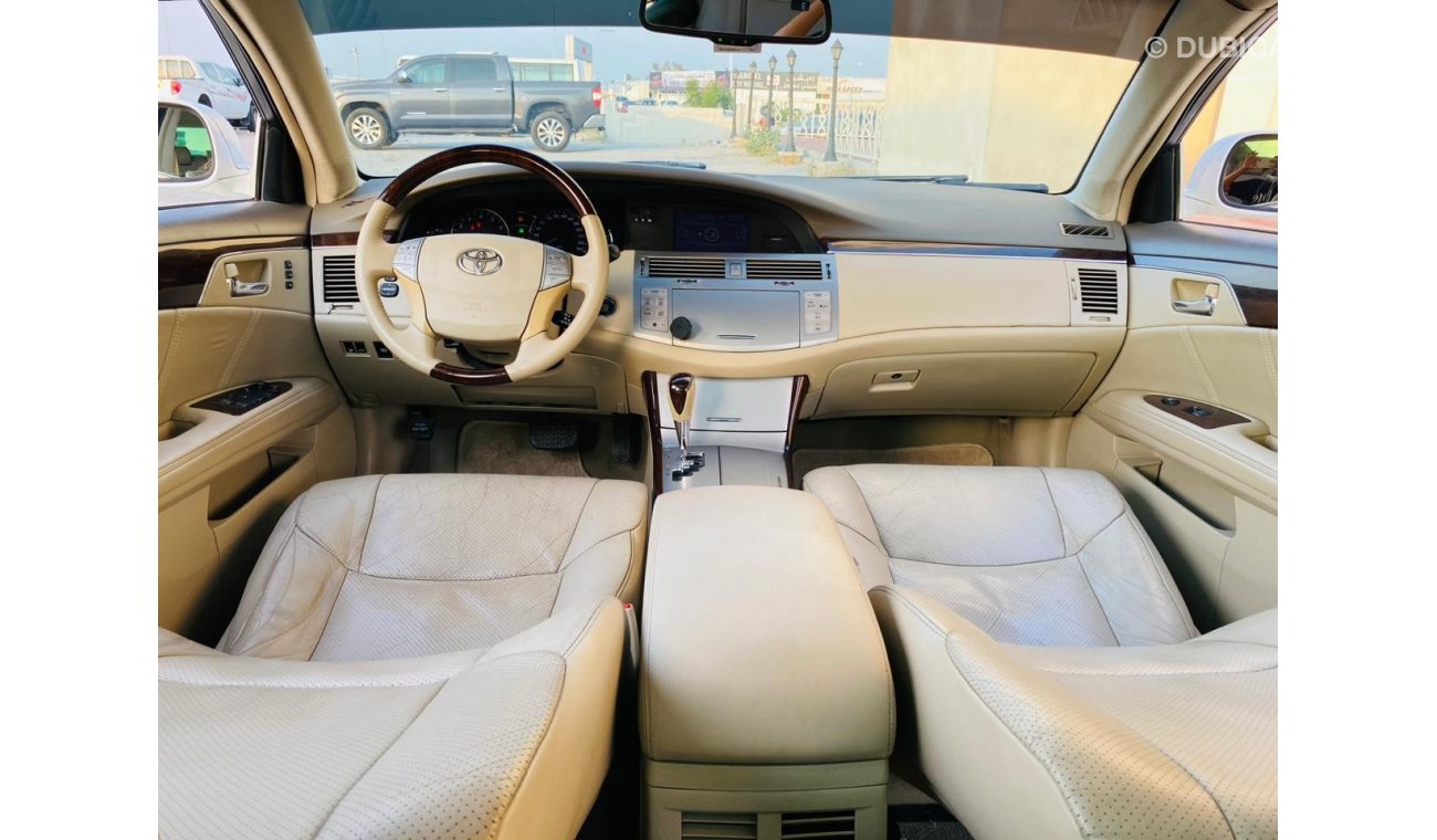 Toyota Avalon Good condition car GCC