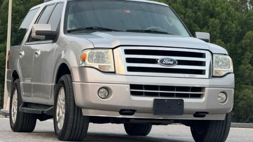 Ford Expedition XLT In excellent condition and requires no expenses