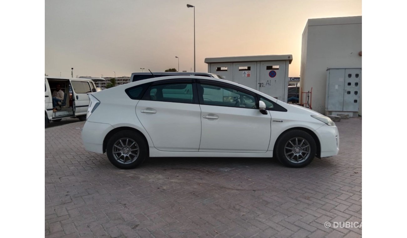 تويوتا برياس TOYOTA PRIUS RIGHT HAND DRIVE (PM1593)