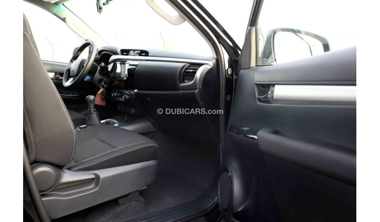 Toyota Hilux 2023 Toyota Hilux 4x4 DC 2.8 SR5 - Black inside black | Export Only