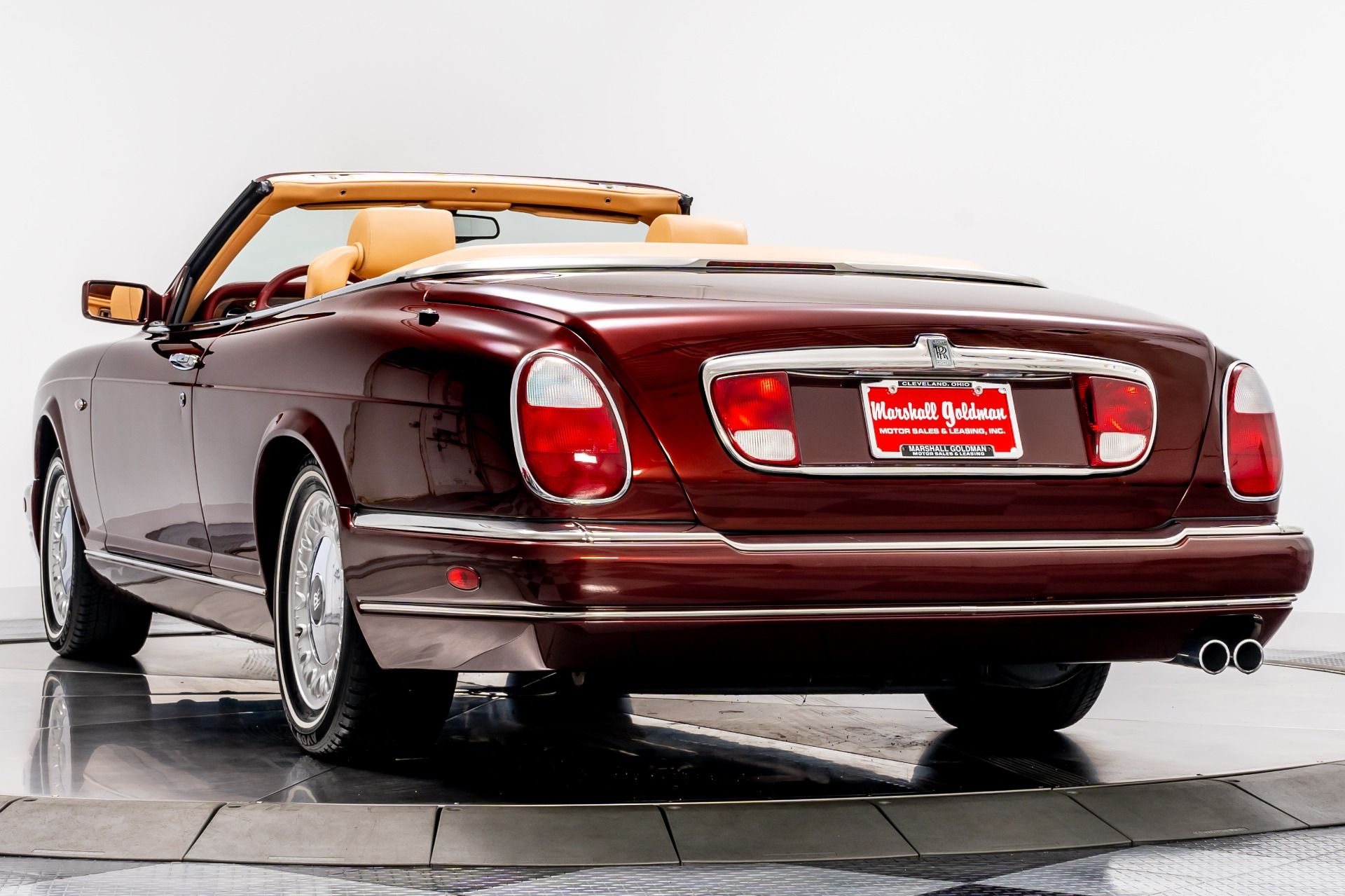 Rolls-Royce Corniche exterior - Rear Right Angled