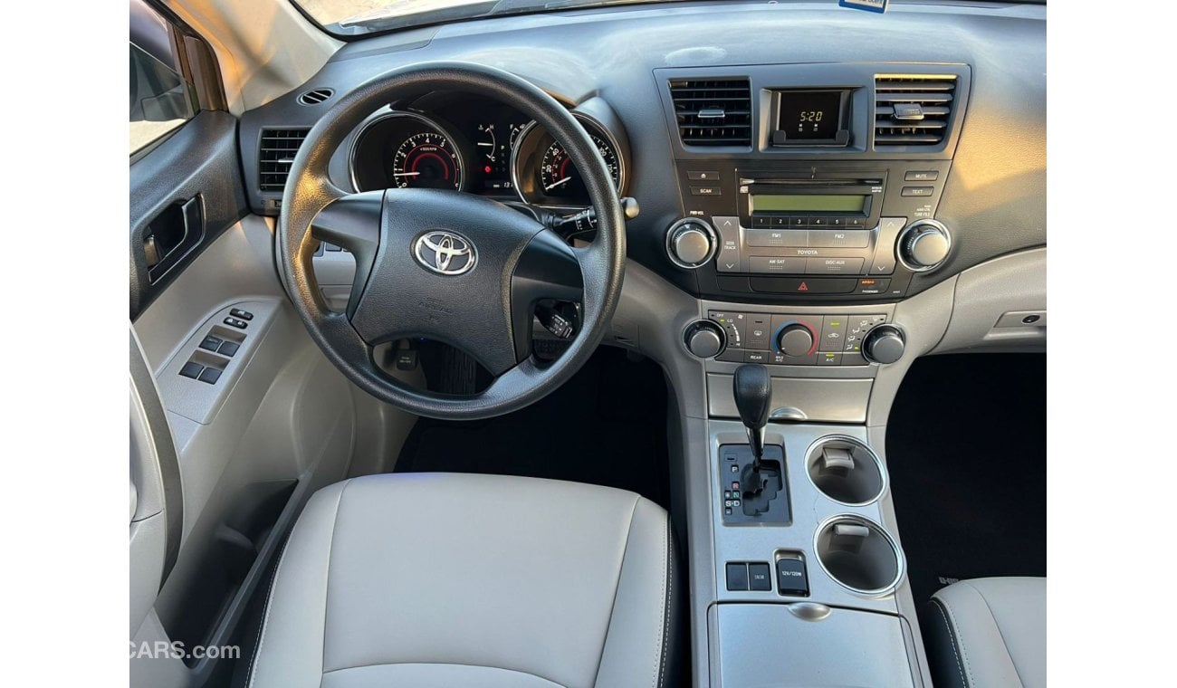 تويوتا هايلاندر 2012 TOYOTA HIGHLANDER 4 CYLINDER - 2.7L I-4 DOHC, VVT, 187HP  7 SEATER LEATHER SEATS