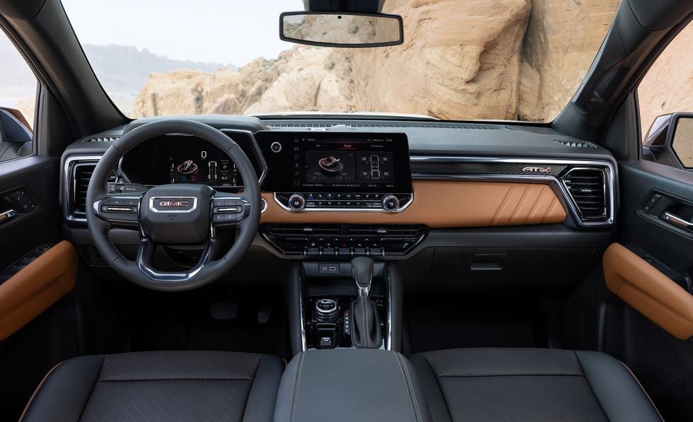 GMC Canyon interior - Cockpit