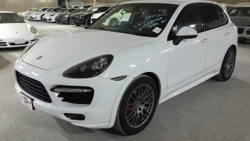 بورش كايان PORSCHE CAYENNE GTS 4.8L 2014, WITH PANORAMIC ROOF, PADDLE SHIFTER, GTS INTERIOR PACKAGE AND MORE..