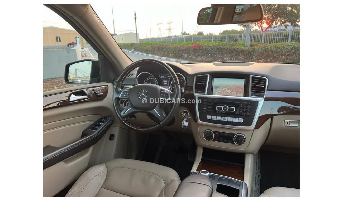 مرسيدس بنز ML 400 MERCEDES BENZ ML400 2015 AMG GCC FULL OPTIONS IN PERFECT CONDITION