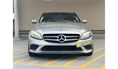 مرسيدس بنز C 300 لاكجري