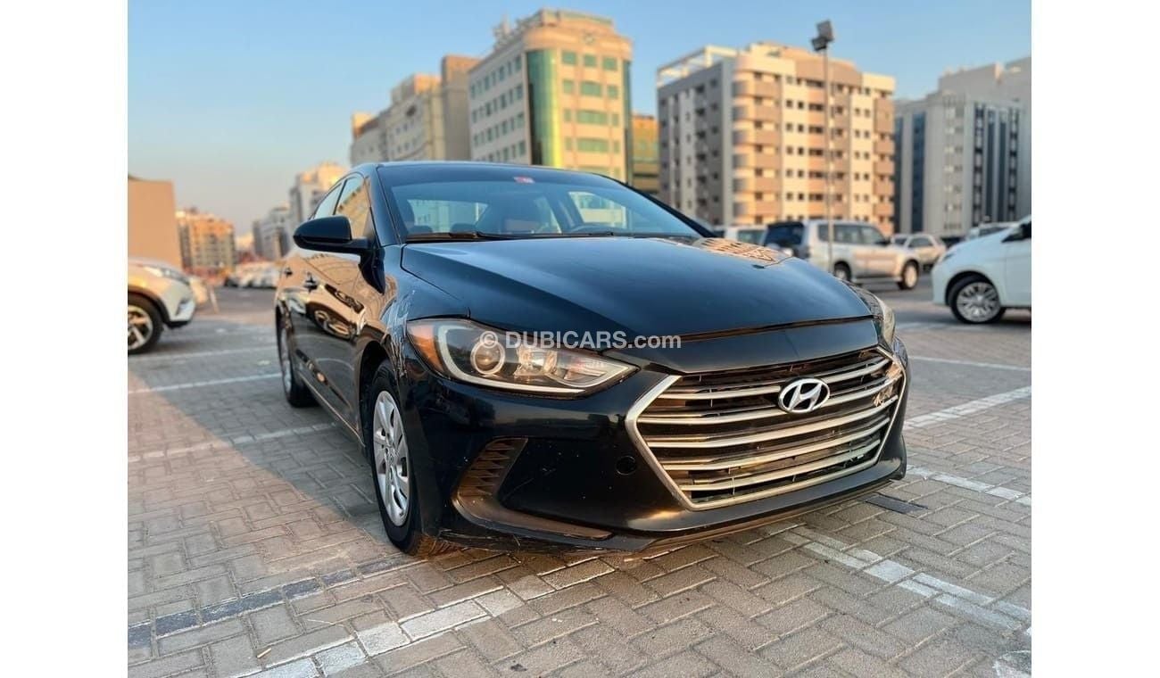 Hyundai Elantra Base 2.0L