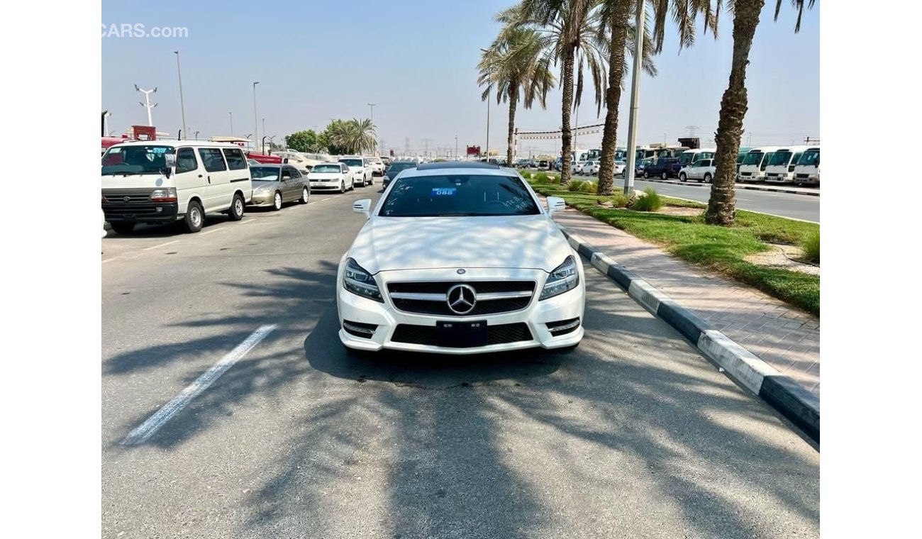 Mercedes-Benz CLS 550 Mercedes — Benz CLS 550 2012 Neat and clean