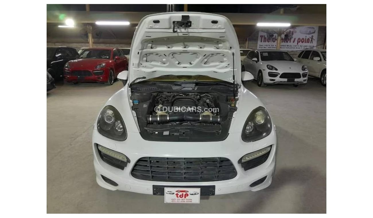 بورش كايان PORSCHE CAYENNE GTS 4.8L 2013, WITH PANORAMIC ROOF, SPORTS CHRONO PACKAGE AND MORE..