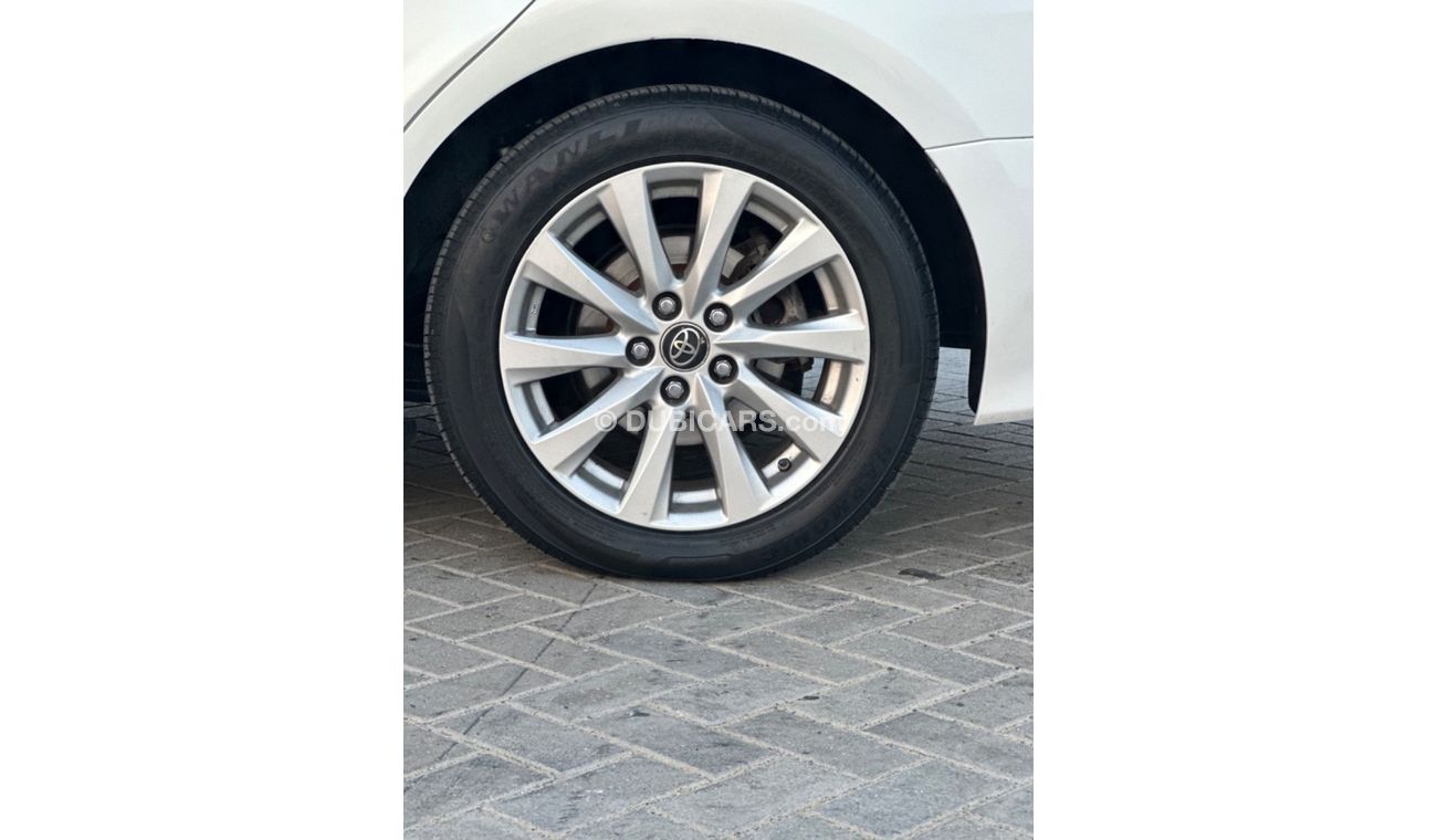 Toyota Camry LE 2.5L (204 HP) MODEL 2018 GCC CAR PERFECT CONDITION INSIDE AND OUTSIDE FULL OPTION SUN ROOF