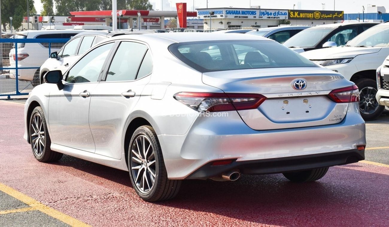 Toyota Camry XLE Hybrid