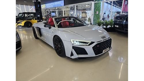 Audi R8 Spyder 5.2L 2017 Audi R8 5.2 V10 Spyder / GCC / Good Condition