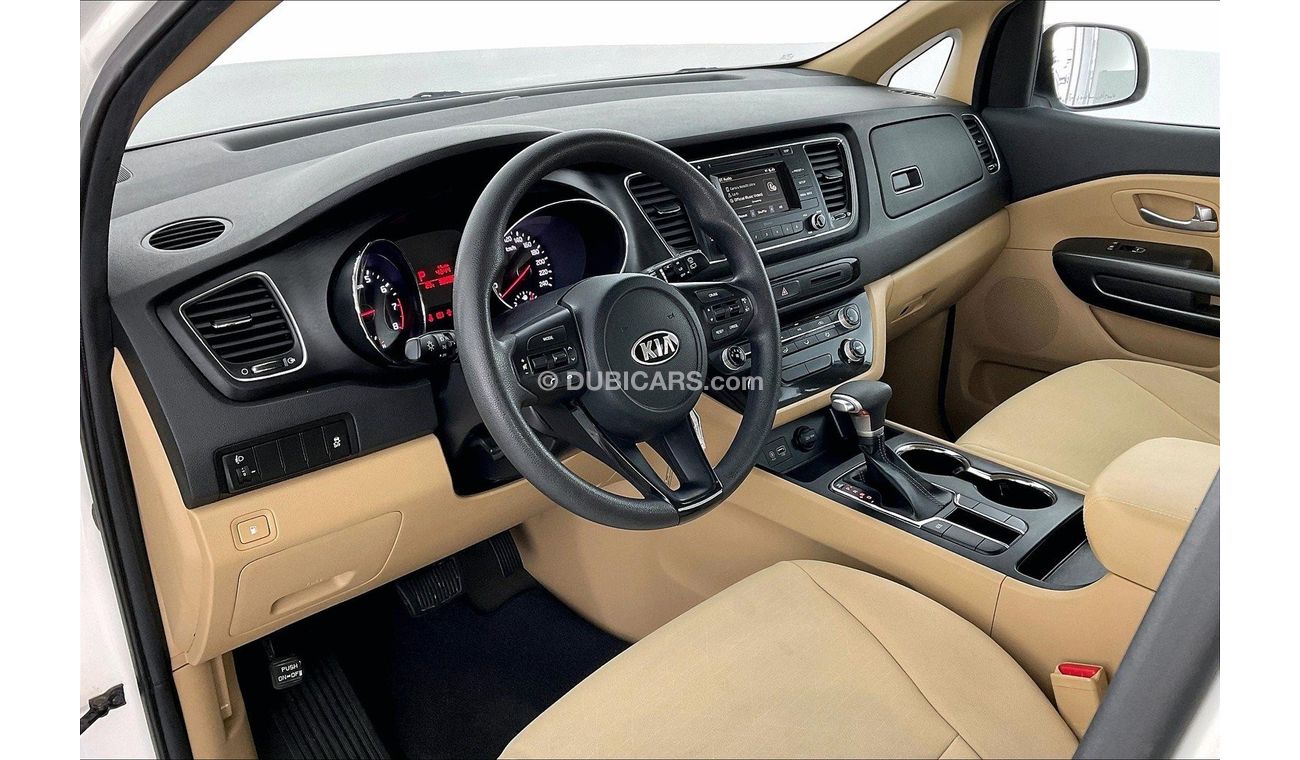 Used Kia Carnival LX 2020 for sale in Dubai - 579197