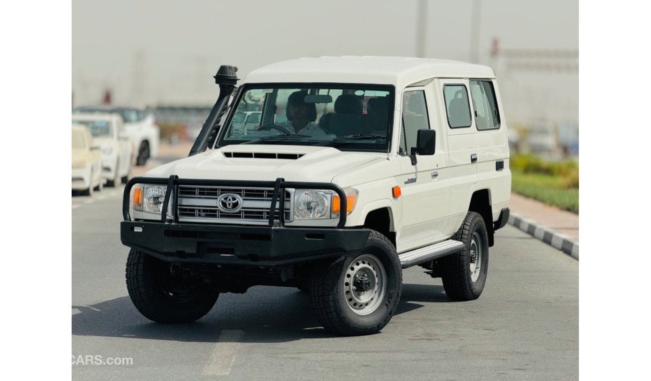 تويوتا لاند كروزر هارد توب Toyota Land Cruiser hardtop 3 door