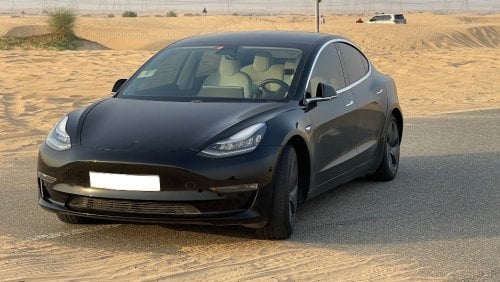 تسلا موديل 3 Top of the line trim with all features Tesla Model 3 has very low mileage and clean usage.