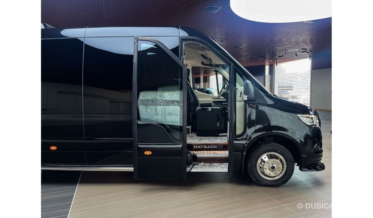 مرسيدس بنز سبرينتر 11,556 PM I 519 CDI I Wooden Floor I 16 Seater