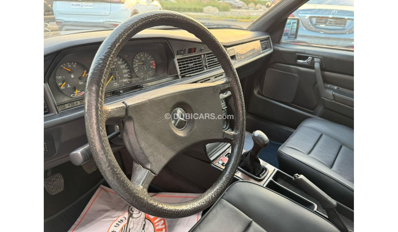 مرسيدس بنز 190 **1986**MERCEDES 190 E