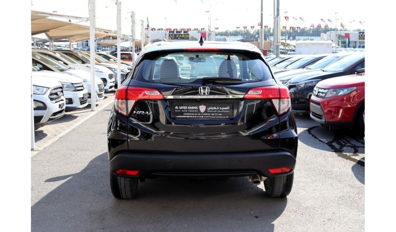 Honda HRV EX ACCIDENTS FREE - ORIGINAL PAINT - GCC - PERFECT CONDTION INSIDE OUT - MID OPTION