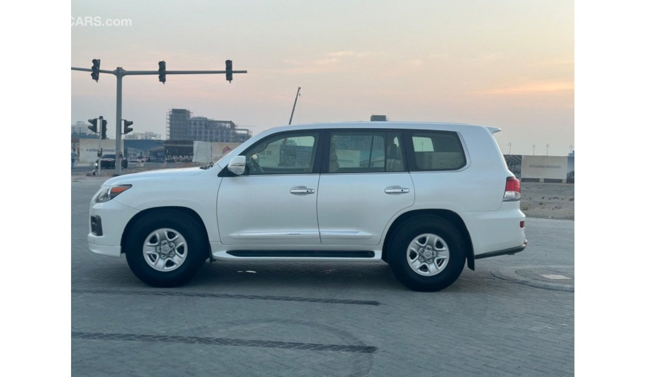 Lexus LX570 MODEL 2010 GCC CAR PERFECT CONDITION INSIDE AND OUTSIDE FULL OPTION SUN ROOF