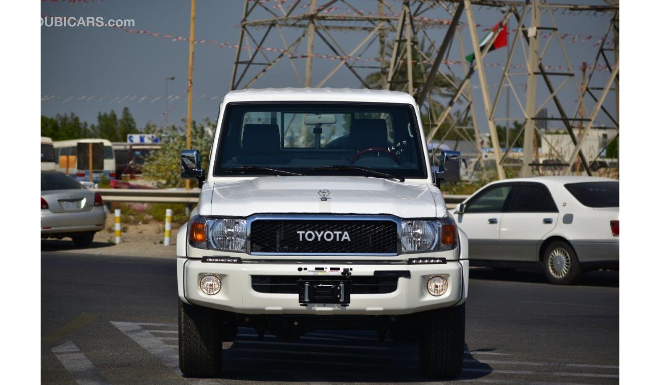 تويوتا لاند كروزر بيك آب 79 SINGLE CAB LX-V V6 4.0L PETROL  4WD MANUAL TRANSMISSION