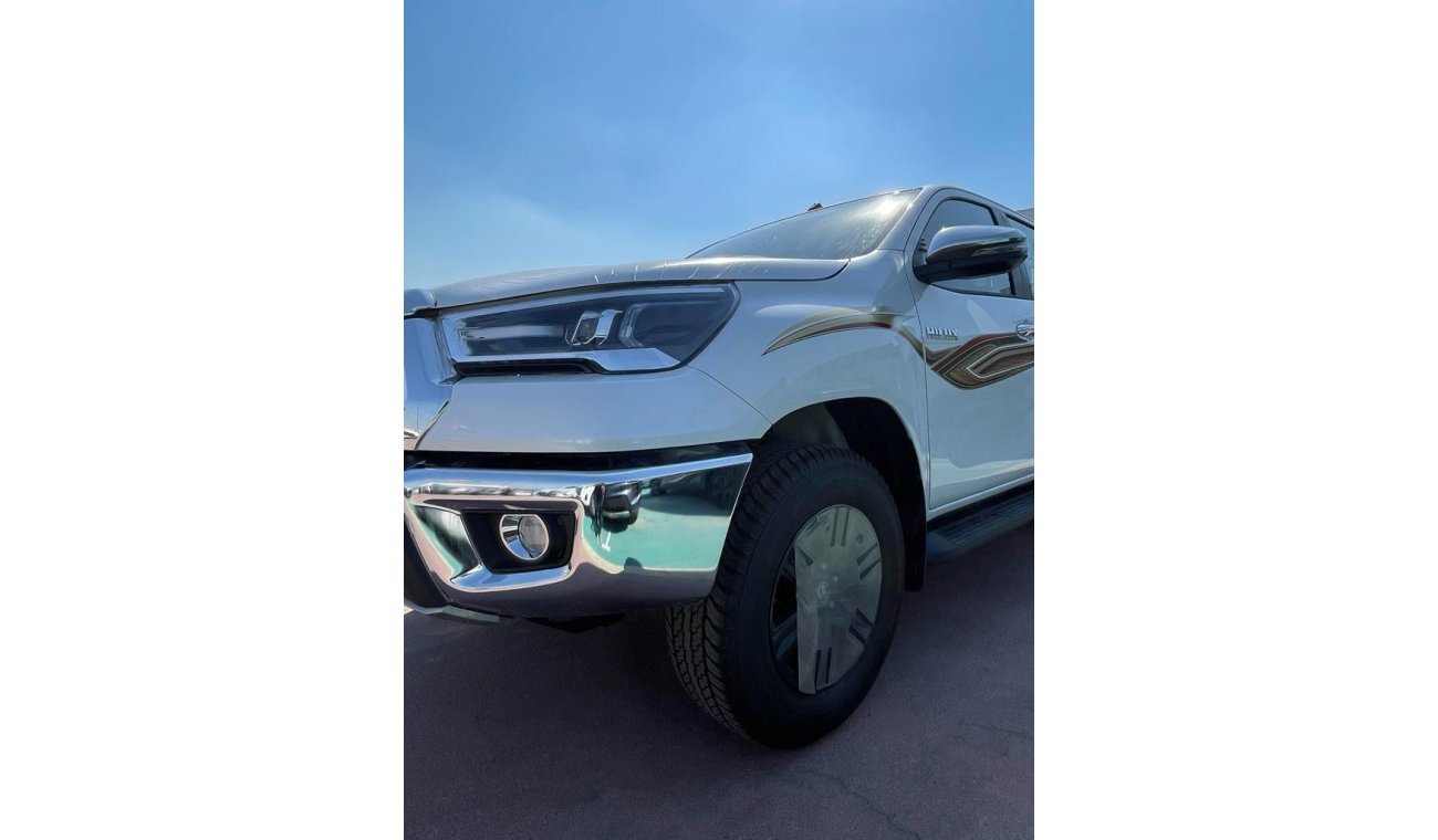 Toyota Hilux 2.7 engine // 4x4 // push start // full option // gcc