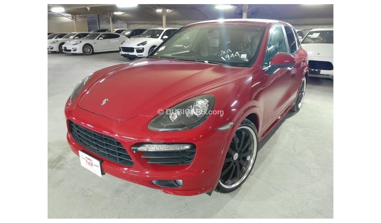 بورش كايان PORSCHE CAYENNE GTS 4.8L 2013, WITH GTS INTERIOR PACKAGE, SPORTS CHRONO PACKAGE AND MORE..