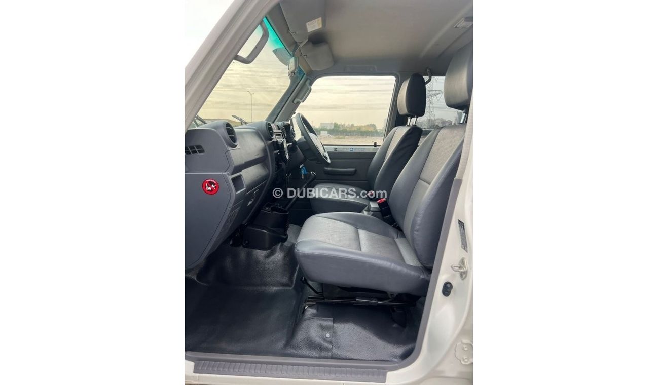 Toyota Land Cruiser Hard Top 5 DOORS