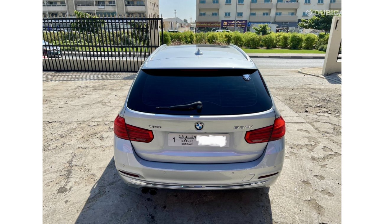 بي أم دبليو 330i