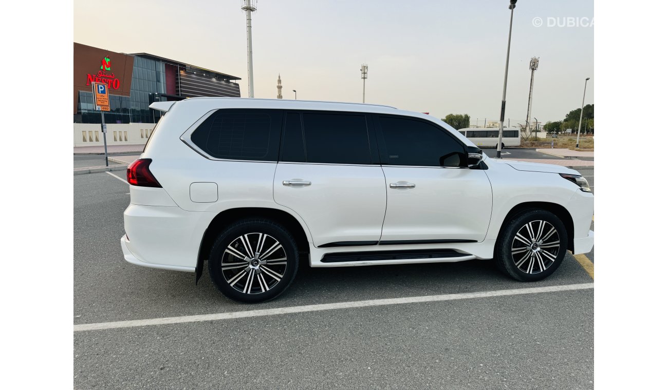 Lexus LX570 Signature