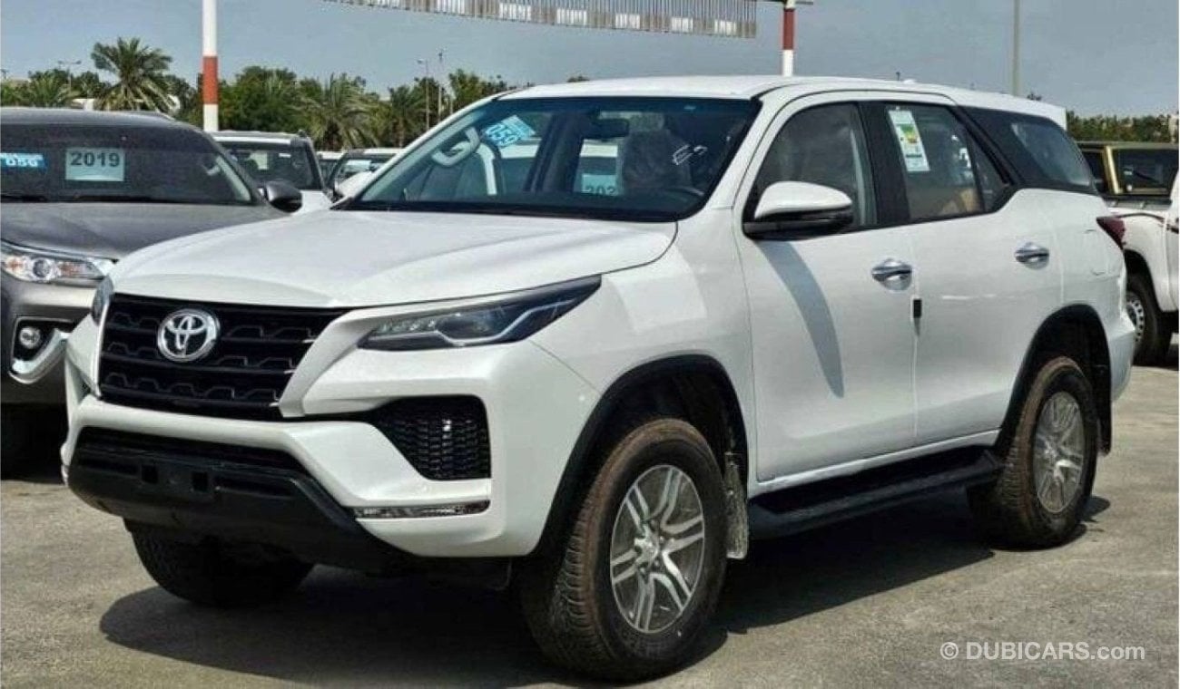 تويوتا فورتونر Toyota Fortuner  SR5 2.7L petrol Full Option 4x4 2024